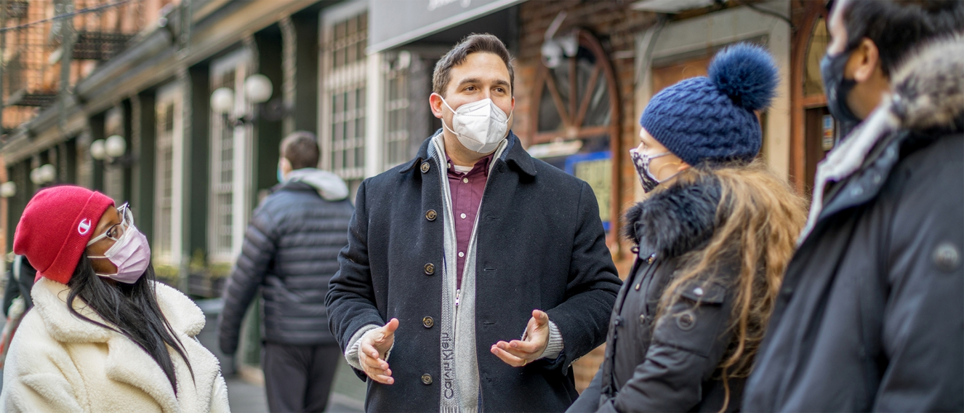 Kallos talking to people